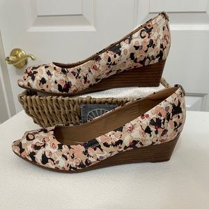 Clarks Artison Peep-Toe Wedge Sandals - 8M